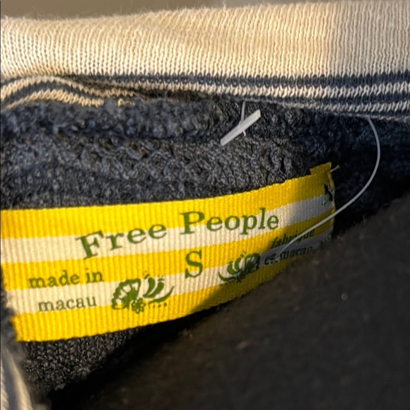 E Free People Women’s Small Striped Navy and Cream Cropped Hoodie - Picture 2 of 6